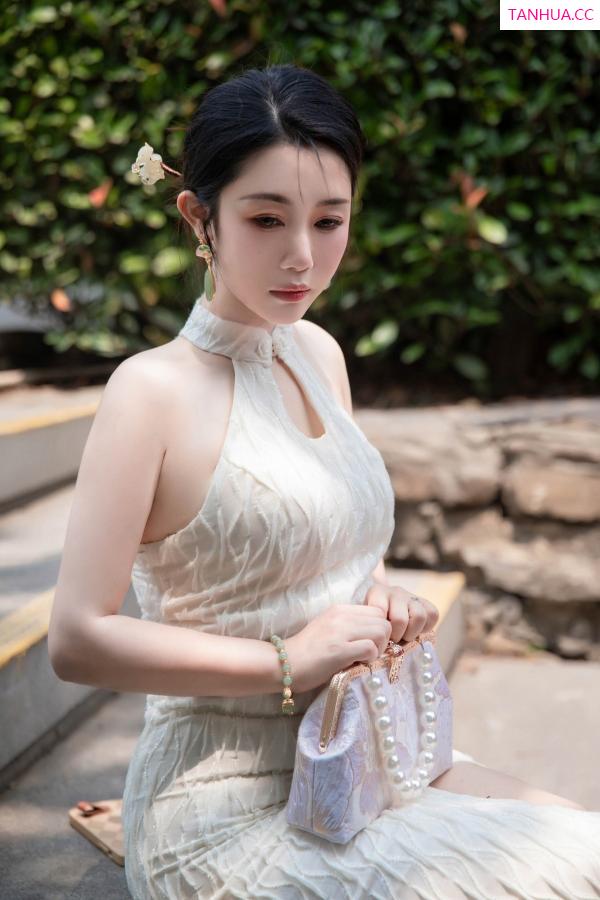   [XiuRen]高清写真图 2023.09.25 No.7435 严利娅Yuliya 旗袍美臀第26张图片